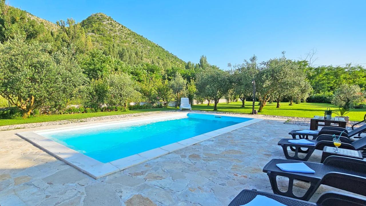 Holiday Home Natura With Private Pool Mostar Buitenkant foto