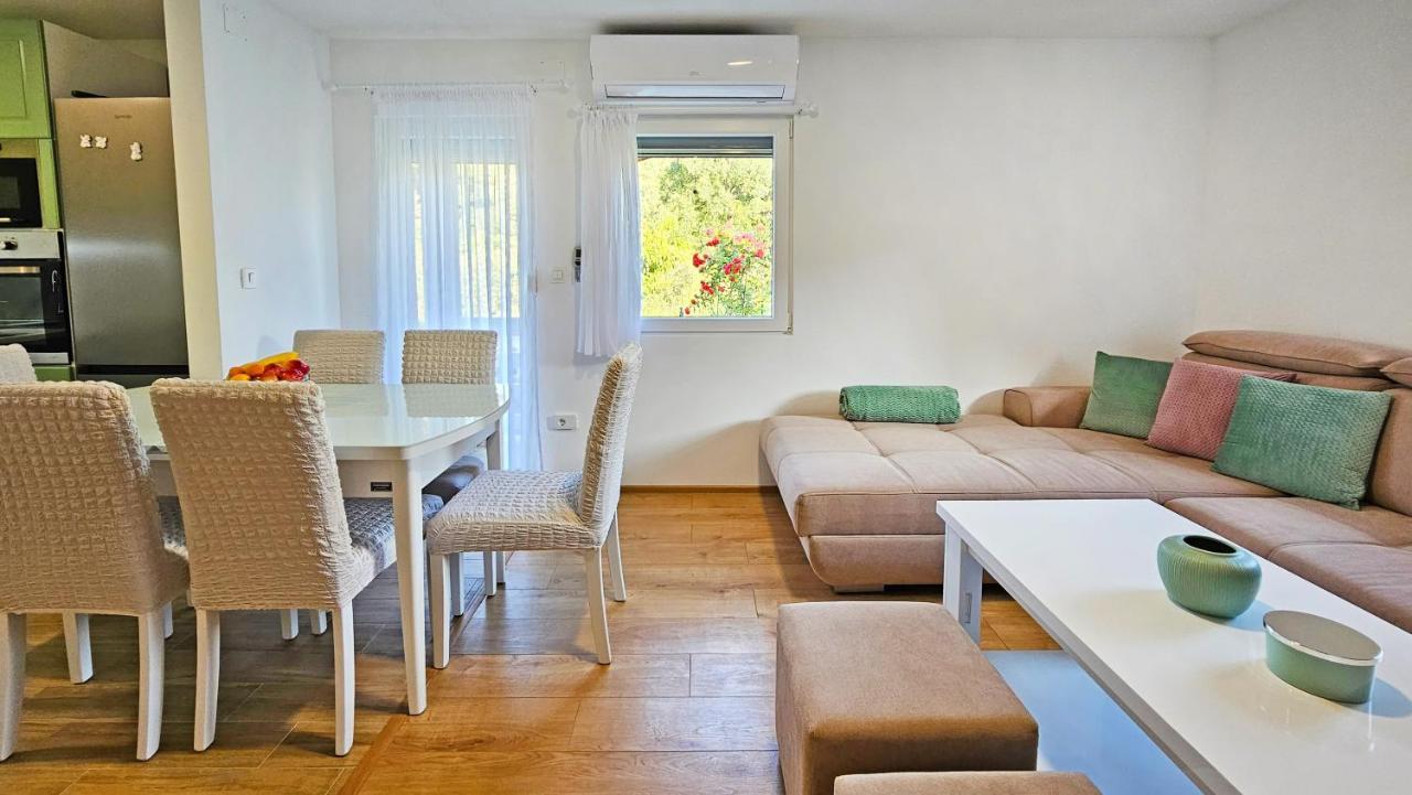 Holiday Home Natura With Private Pool Mostar Buitenkant foto