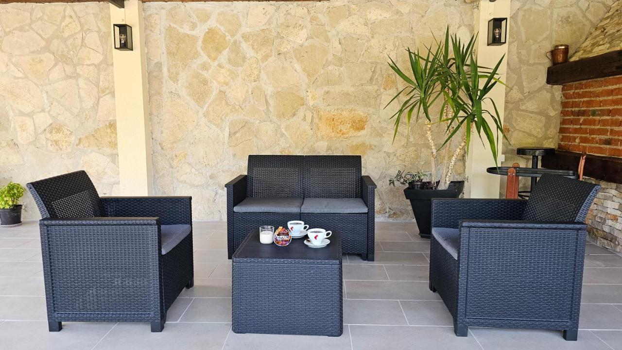 Holiday Home Natura With Private Pool Mostar Buitenkant foto